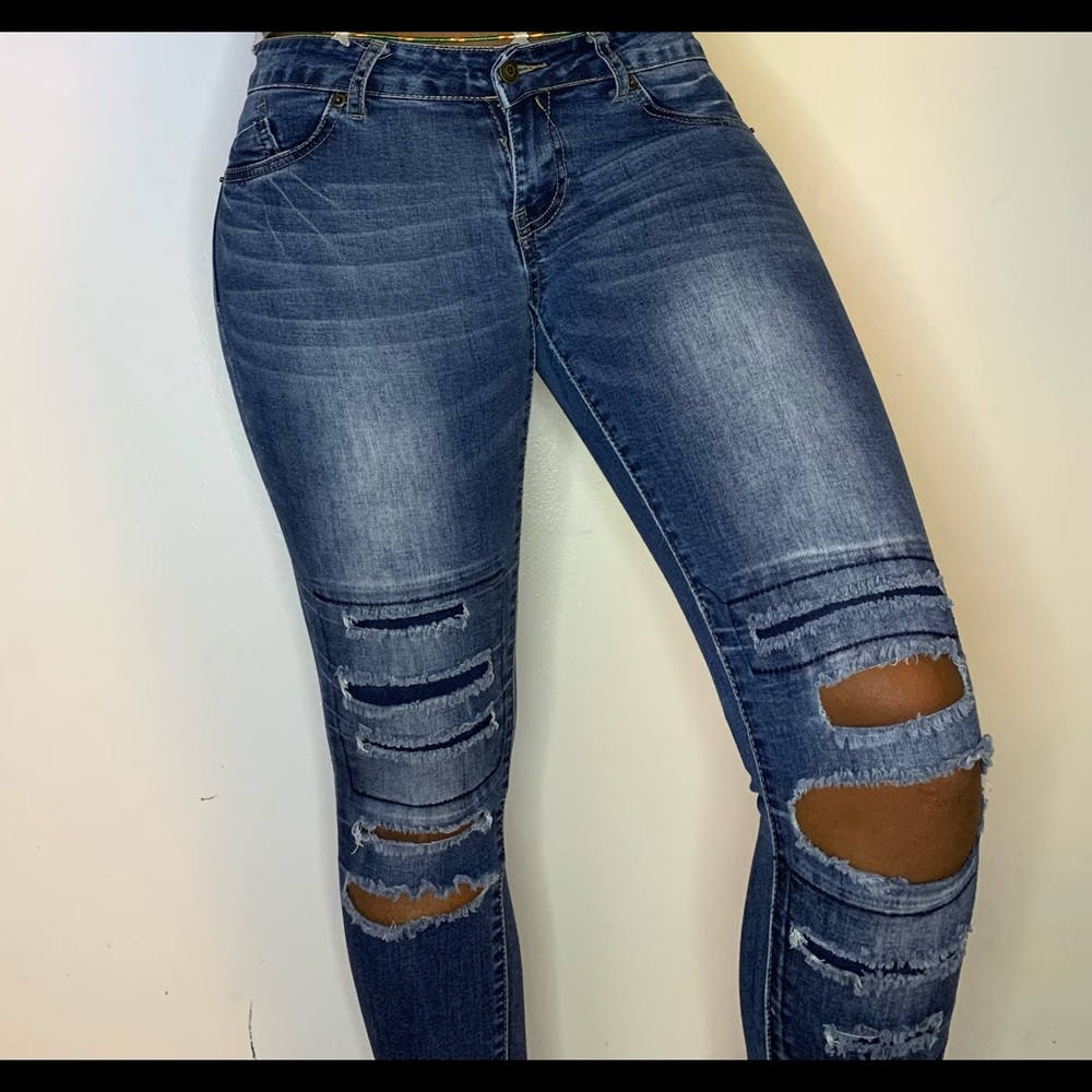 Cute patched and ripped skinny jeans 💖